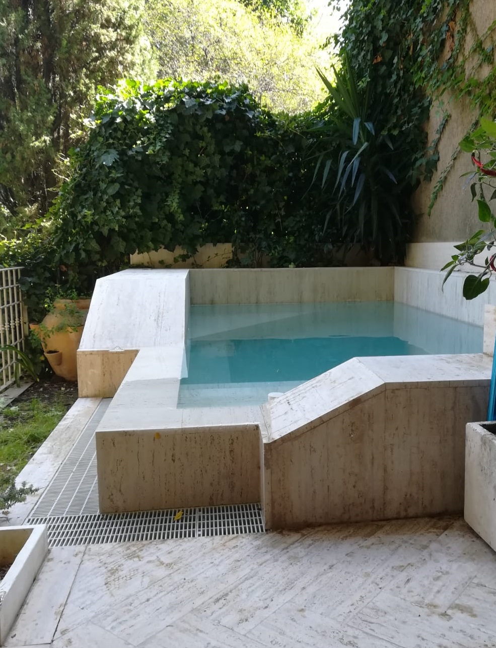 piscina relax in giardino