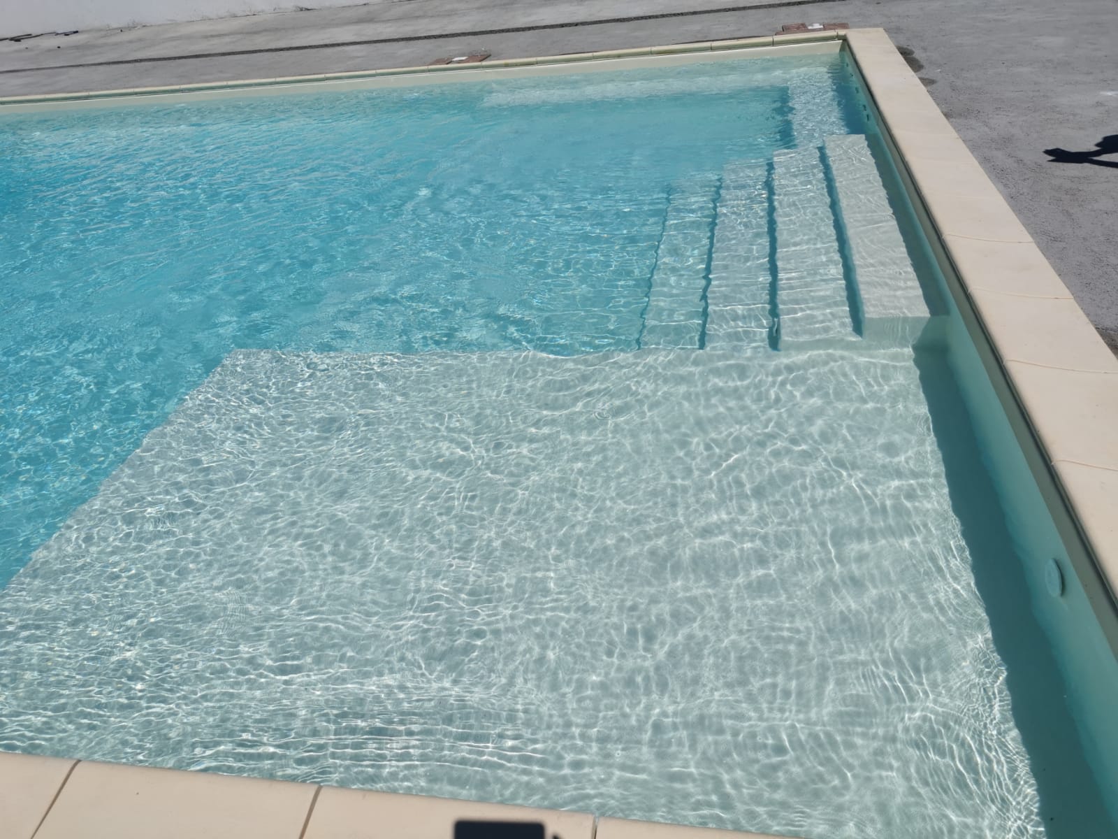 piscina con zona relax sicilia