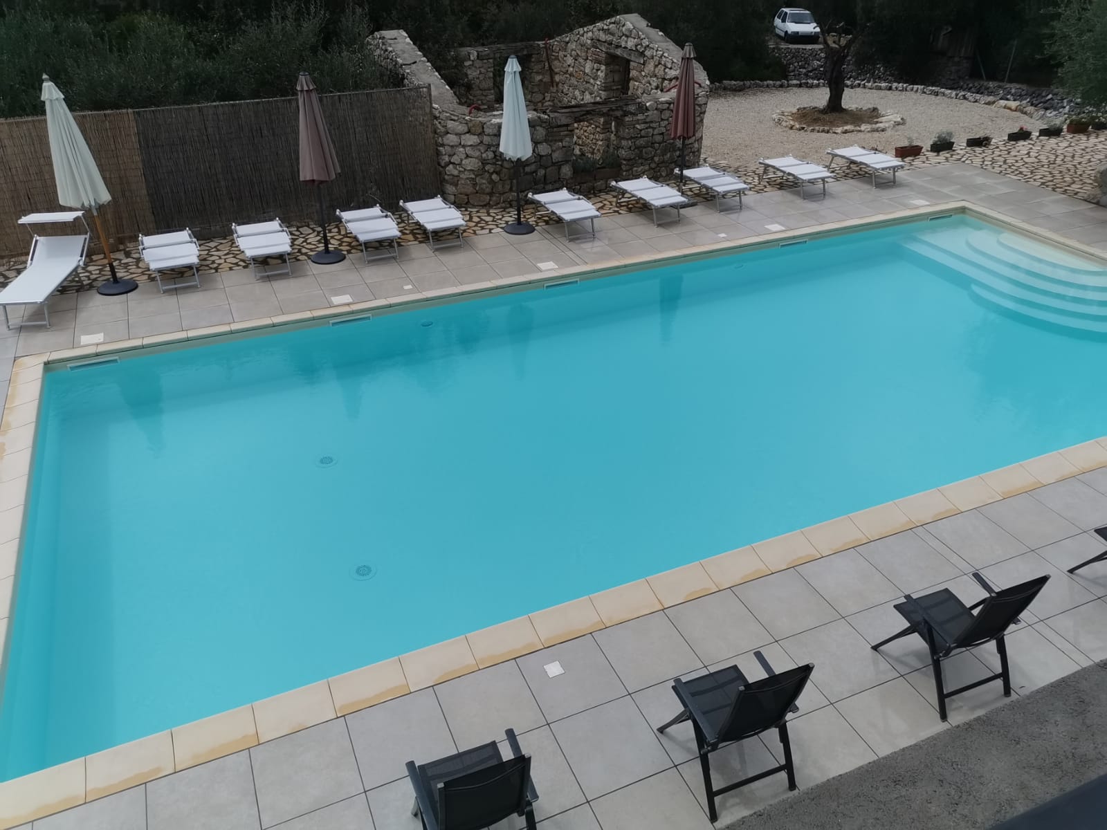 piscina pubblica hotel 
