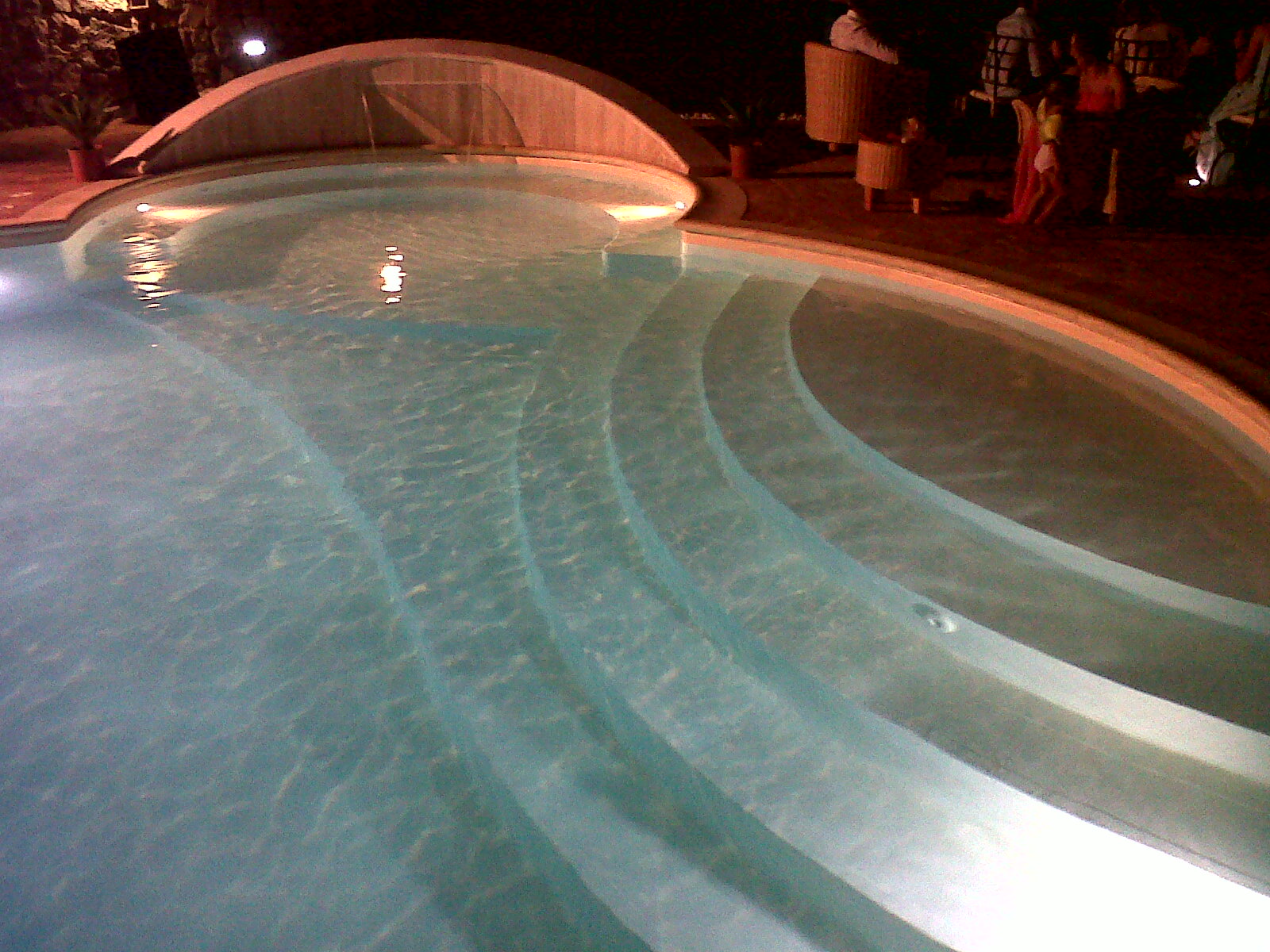piscina con pvc colore sabbia